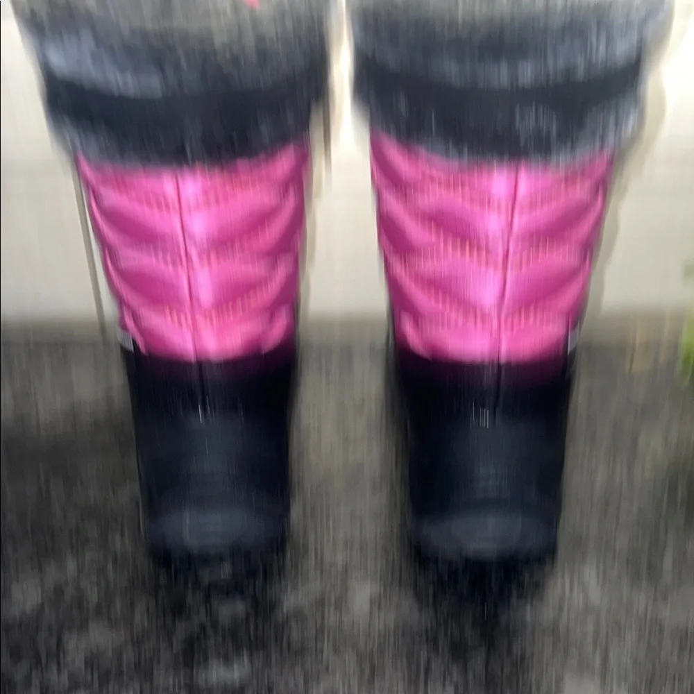 Size 3 Kamik Fuchsia and Black Snow Boots. 10” tall. Believed NWOT